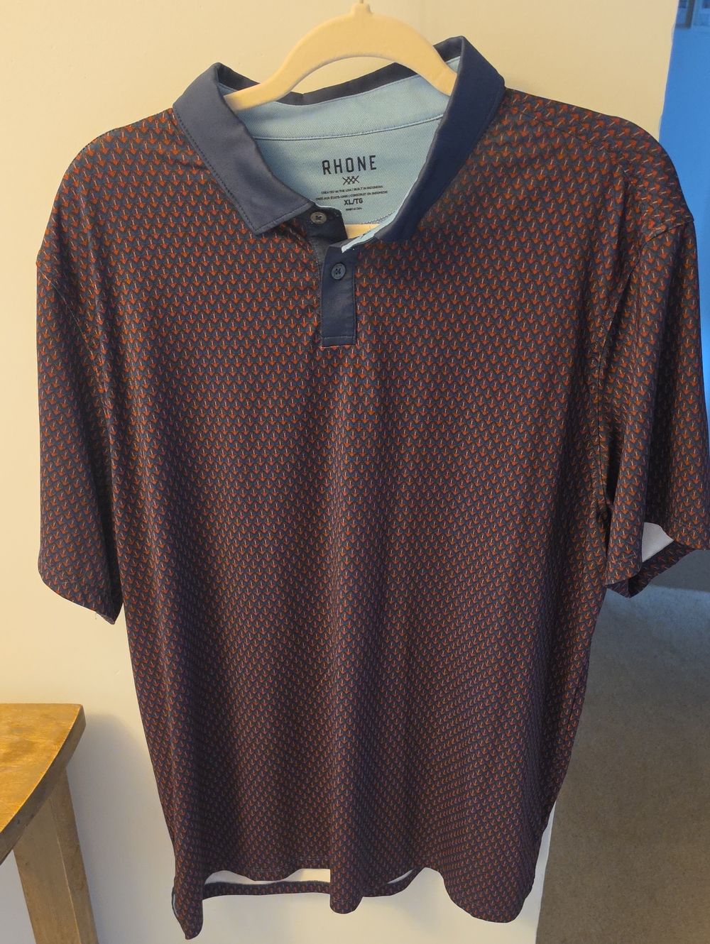 RHONE Men's Navy Polo with Red Micro-Pattern